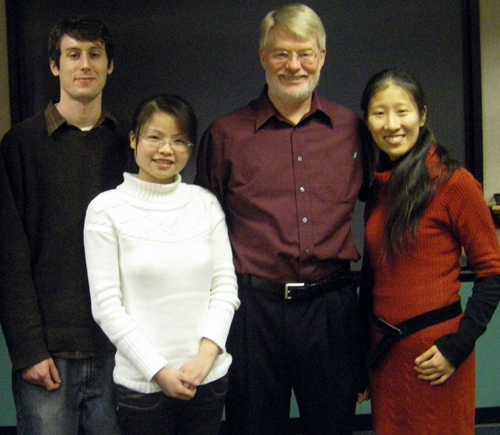 jeff_kdl_i.JPG - Jeff with Wei's students  (Dr. Jeff Offutt's Visit)