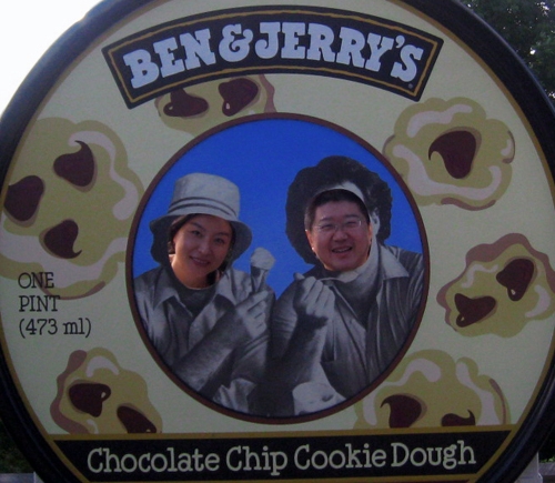 uvm_1.jpg - Definitely not Ben & Jerry, read the inspirational story of Ben & Jerry’s at  http://entrepreneurs.about.com/od/famousentrepreneurs/p/benandjerrys.htm The Trip to UVM, 2009  (Ding Wei & Lu Zheng Yu)